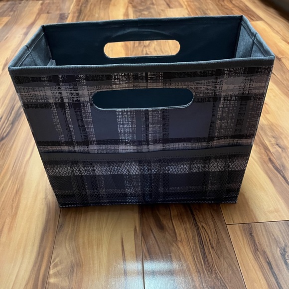Thirty-One Fold ‘n File; Cozy Plaid; fits standard size hanging file folders. - Picture 1 of 6